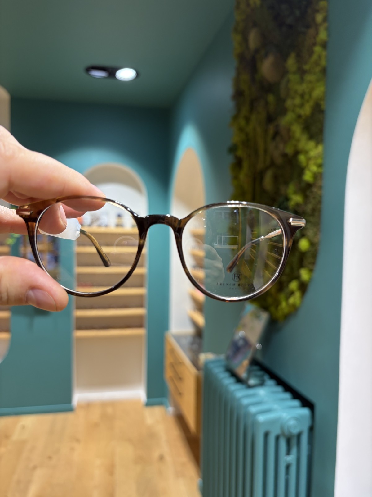 Boutique d'optique à Strasbourg Quartier de la Krutenau offrant des examens de vue dans une salle dédiée