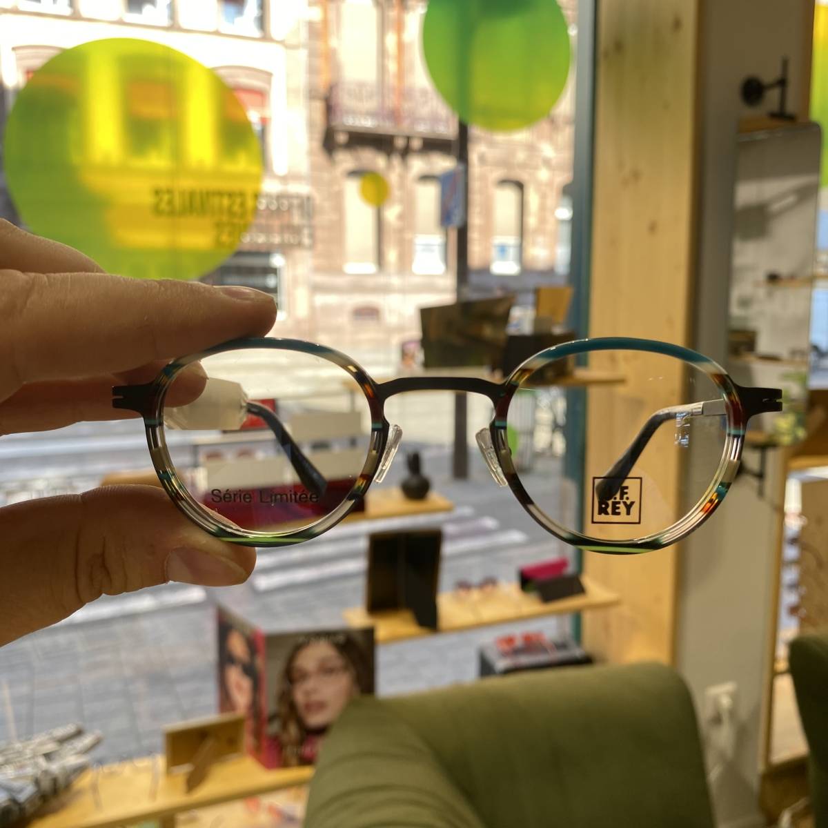 Découvrez le meilleur de la collection de lunettes JF REY chez un opticien à Strasbourg