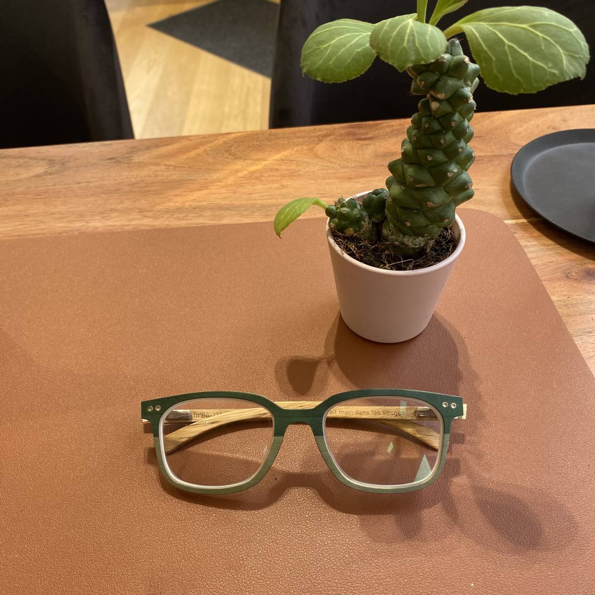 Opticien indépendant à Strasbourg Quartier de la Krutenau spécialisé en lunettes en bois éco-responsables