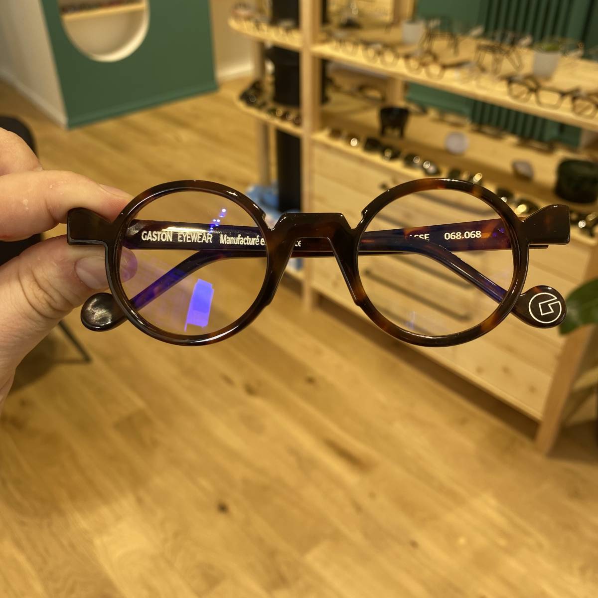 Opticien indépendant à Strasbourg Quartier de la Krutenau spécialisé en lunettes en bois éco-responsables