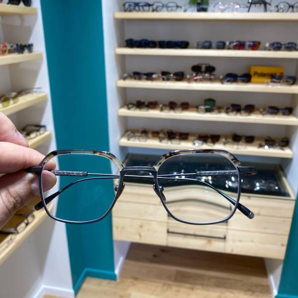 Découvrez ces lunettes en Titane Japonais de la marque MASUNAGA x KENZO TAKADA et la collection à venir découvrir dans notre lunetterie à Strasbourg