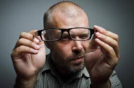 Venez faire nettoyer vos lunettes à fond chez un opticien à Strasbourg